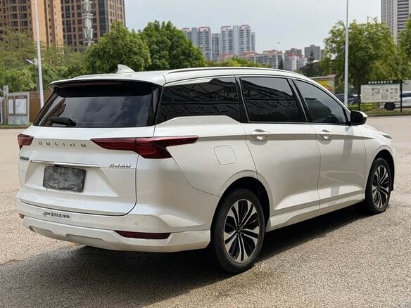 Wuling Victory 2022 — фото 4 из 9