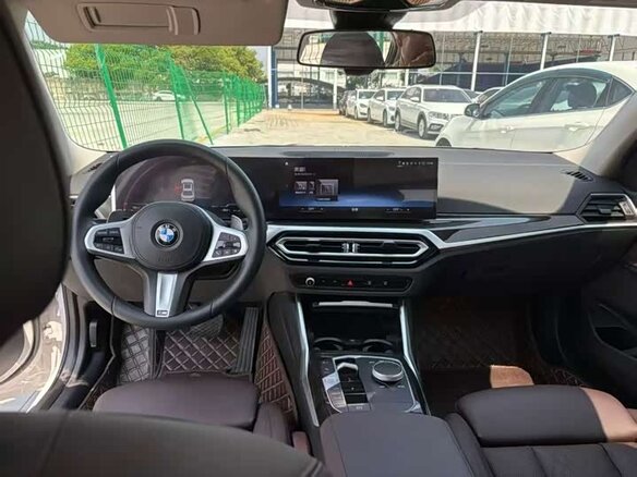BMW 3 серии 2023 — фото 7 из 9