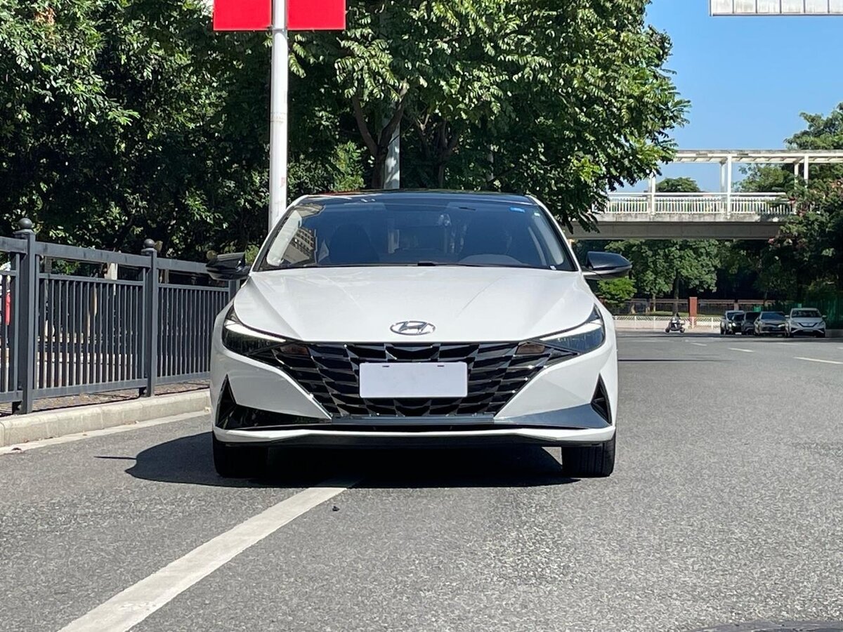 Hyundai Elantra 2022 — фото 2 из 10