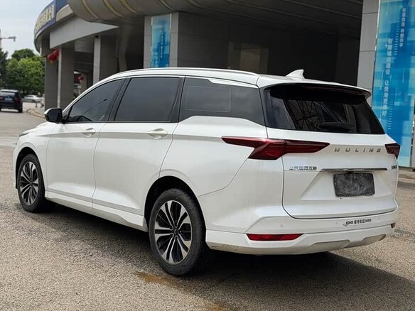 Wuling Victory 2022 — фото 6 из 9
