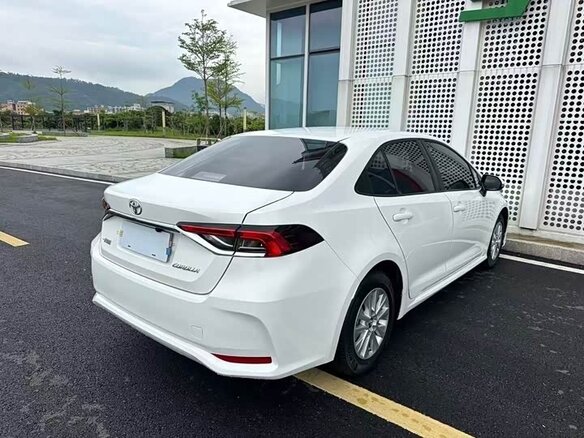 Toyota Corolla 2023 — фото 6 из 13
