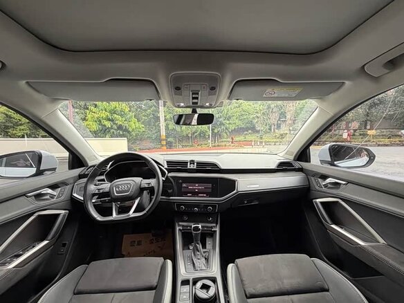 Audi Q3 2022 — фото 7 из 9