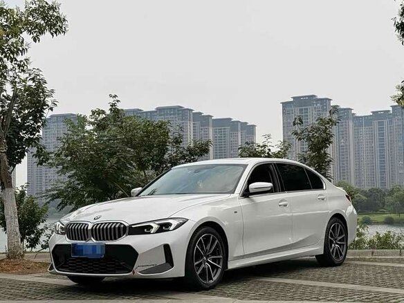 BMW 3 серии 2023 — фото 1 из 8
