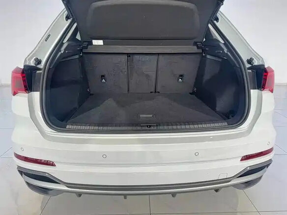 Audi Q3 2023 — фото 9 из 9