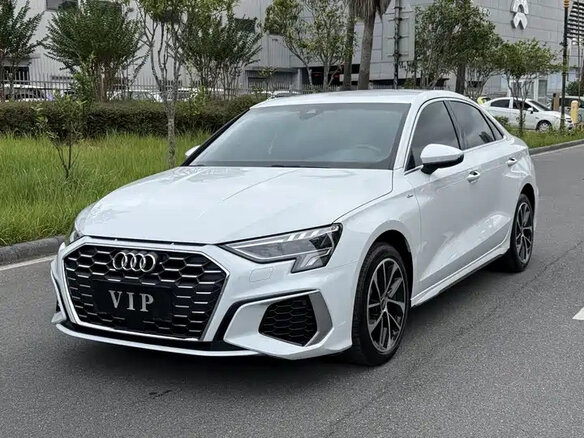 Audi A3 2022 — фото 1 из 10