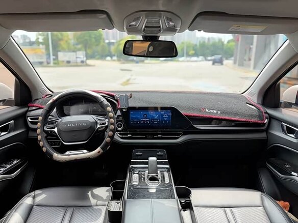 Wuling Victory 2022 — фото 7 из 9