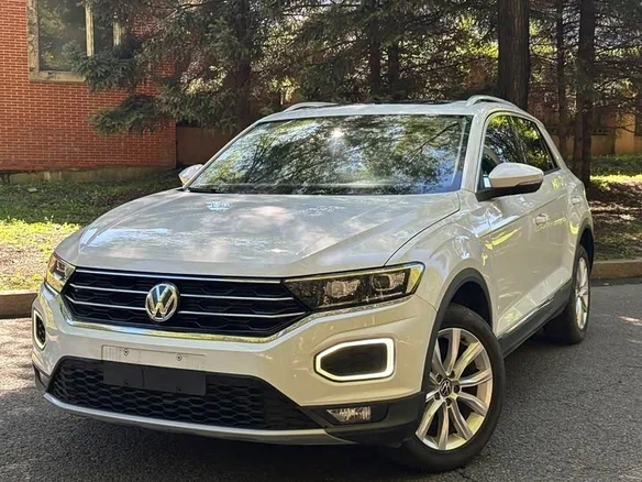Volkswagen T-Roc 2023 — фото 1 из 12