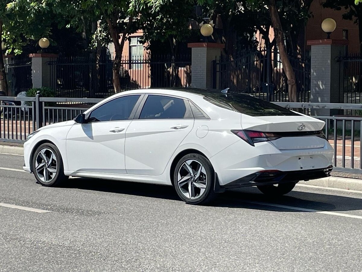 Hyundai Elantra 2022 — фото 5 из 10