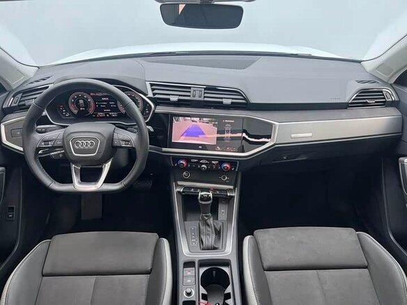 Audi Q3 2022 — фото 6 из 8