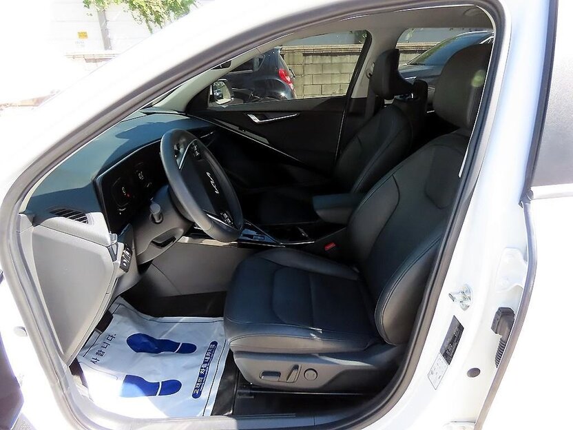 Kia Niro 2023 — фото 6 из 10