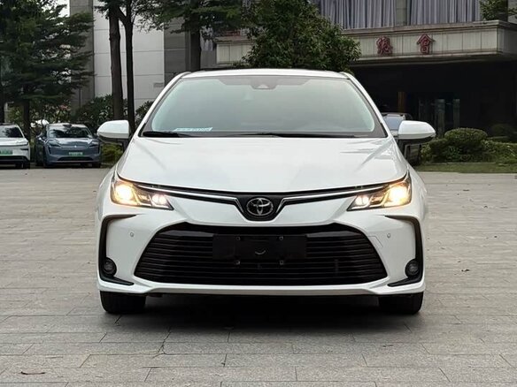 Toyota Corolla 2022 — фото 2 из 12