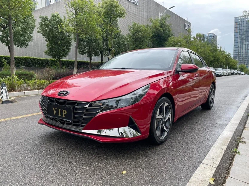 Hyundai Elantra 2022 — фото 1 из 10