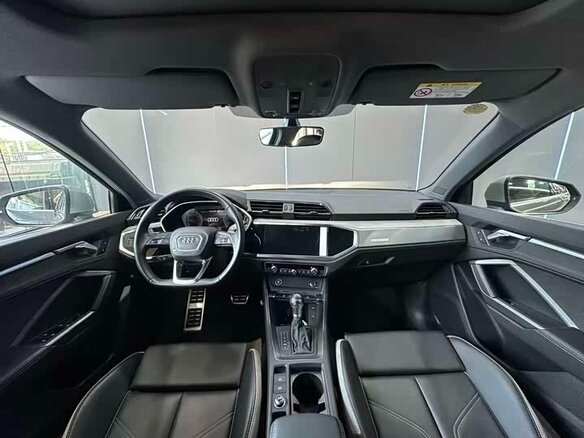 Audi Q3 2023 — фото 9 из 11