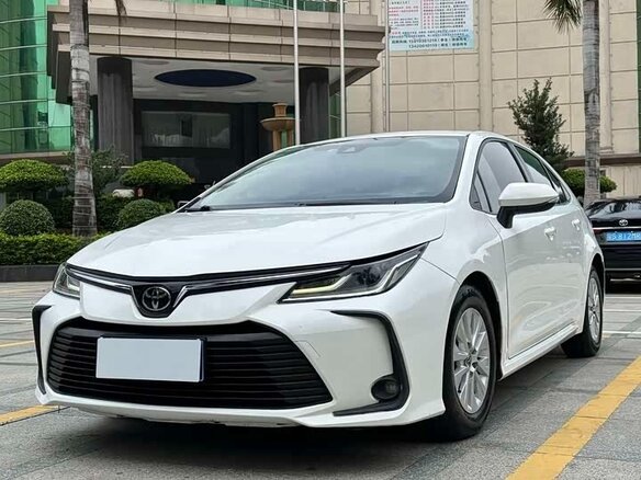 Toyota Corolla 2022 — фото 1 из 16