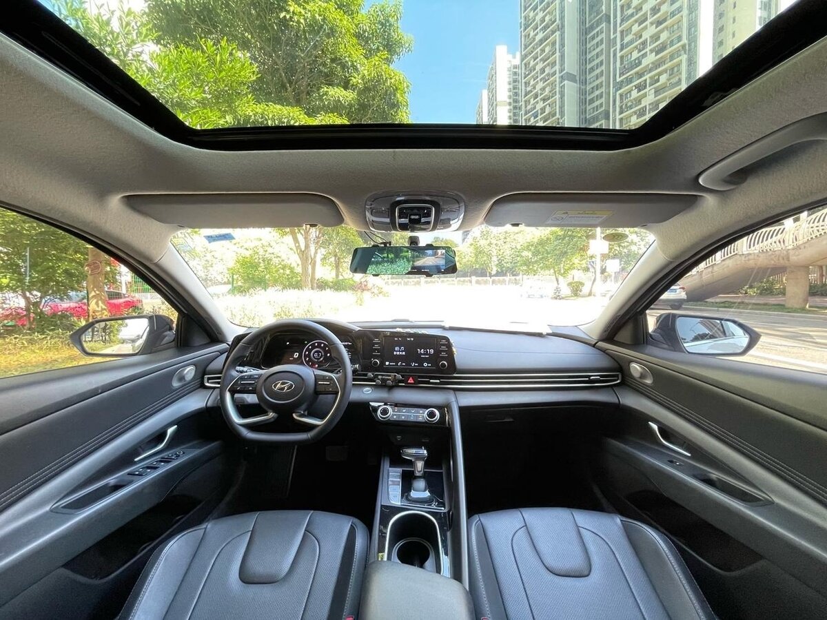 Hyundai Elantra 2022 — фото 8 из 10