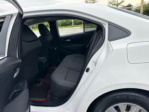 Toyota Corolla 2023 — фото 8 из 13