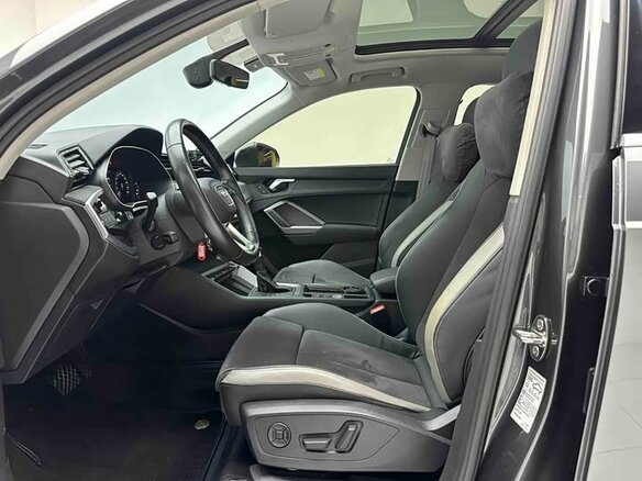 Audi Q3 2022 — фото 8 из 10