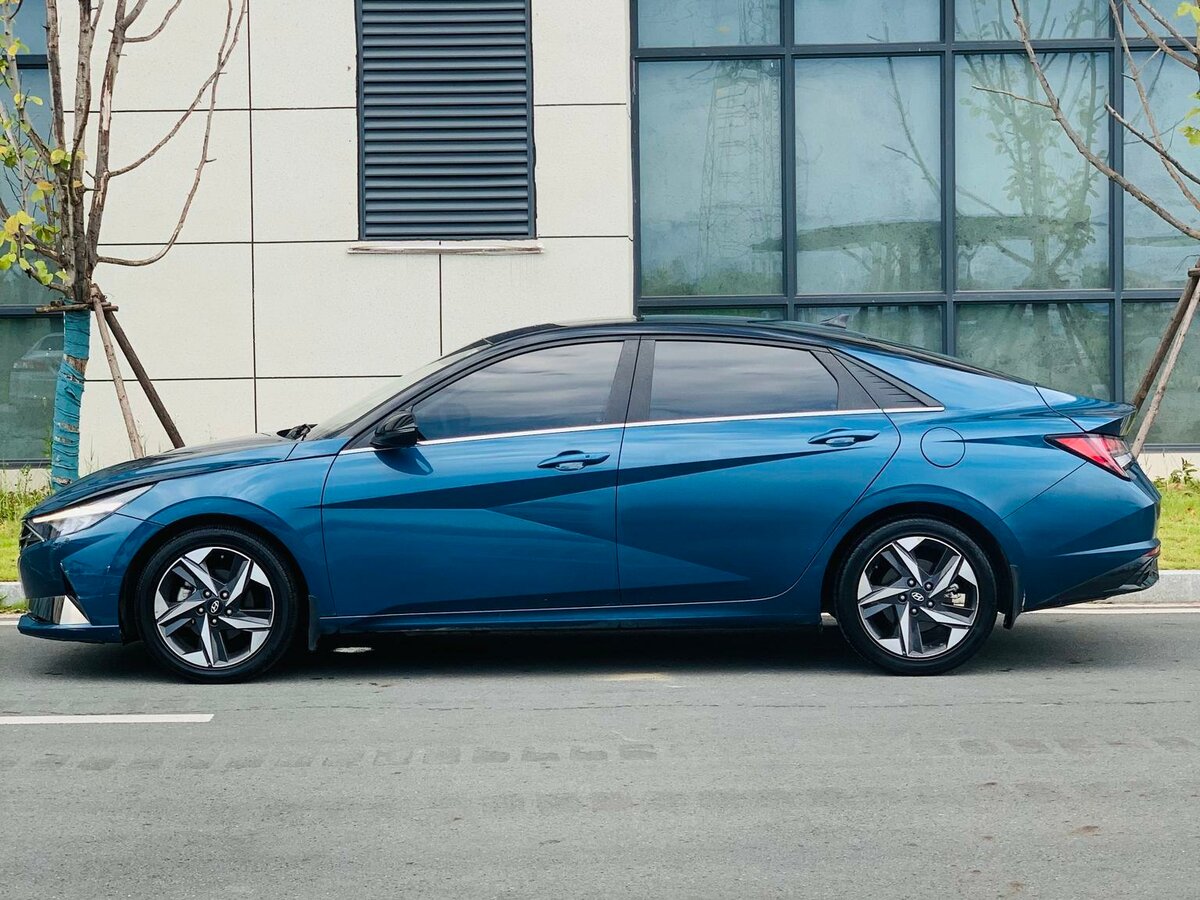 Hyundai Elantra 2022 — фото 7 из 9