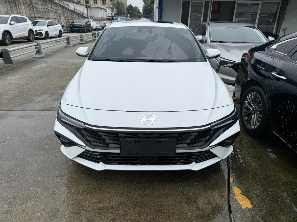 Hyundai Elantra 2022 — фото 2 из 8