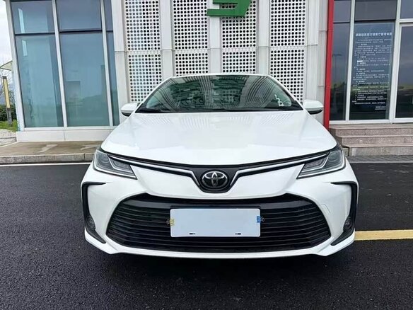 Toyota Corolla 2023 — фото 2 из 13
