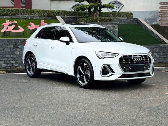 Audi Q3 2022 — фото 3 из 9