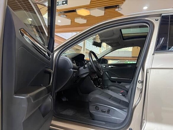 Volkswagen T-Roc 2022 — фото 8 из 9