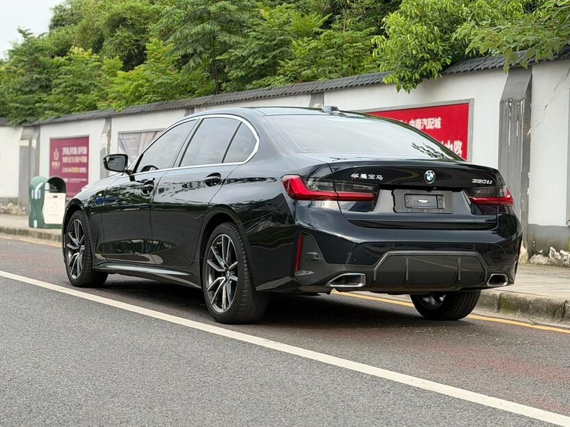 BMW 3 серии 2023 — фото 8 из 11