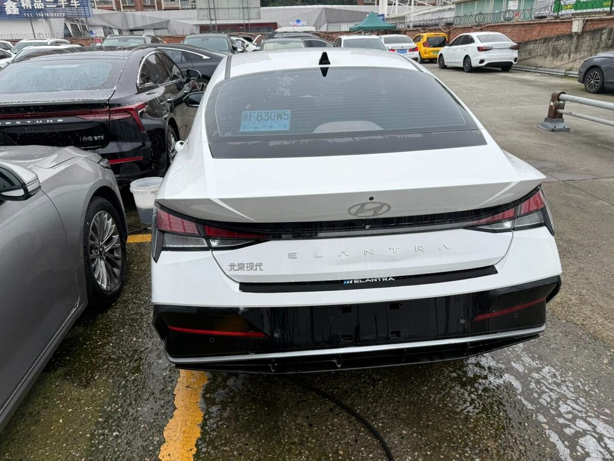 Hyundai Elantra 2022 — фото 5 из 8