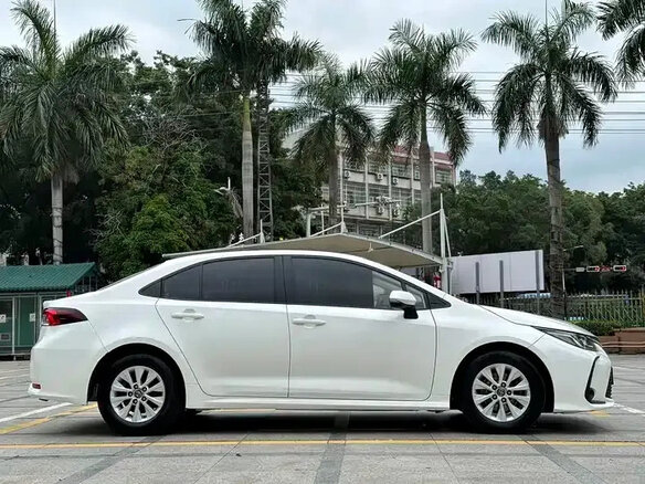 Toyota Corolla 2022 — фото 7 из 16