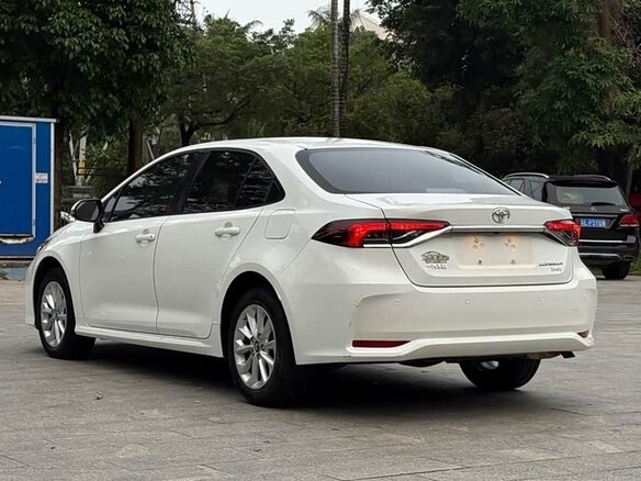 Toyota Corolla 2022 — фото 4 из 12