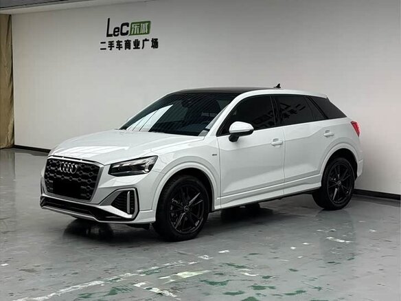 Audi Q2 2023 — фото 1 из 10