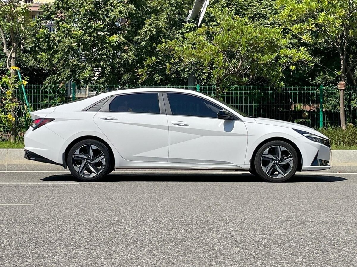 Hyundai Elantra 2022 — фото 4 из 10