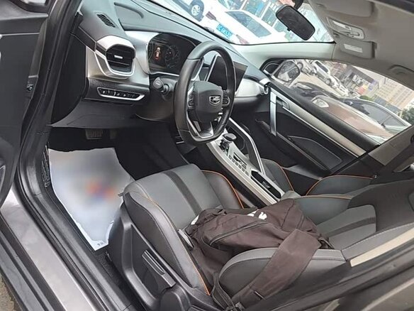 Geely Binyue 2023 — фото 7 из 9