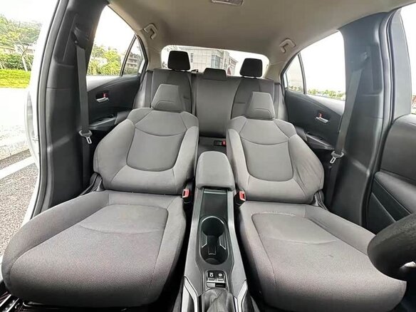 Toyota Corolla 2023 — фото 10 из 13