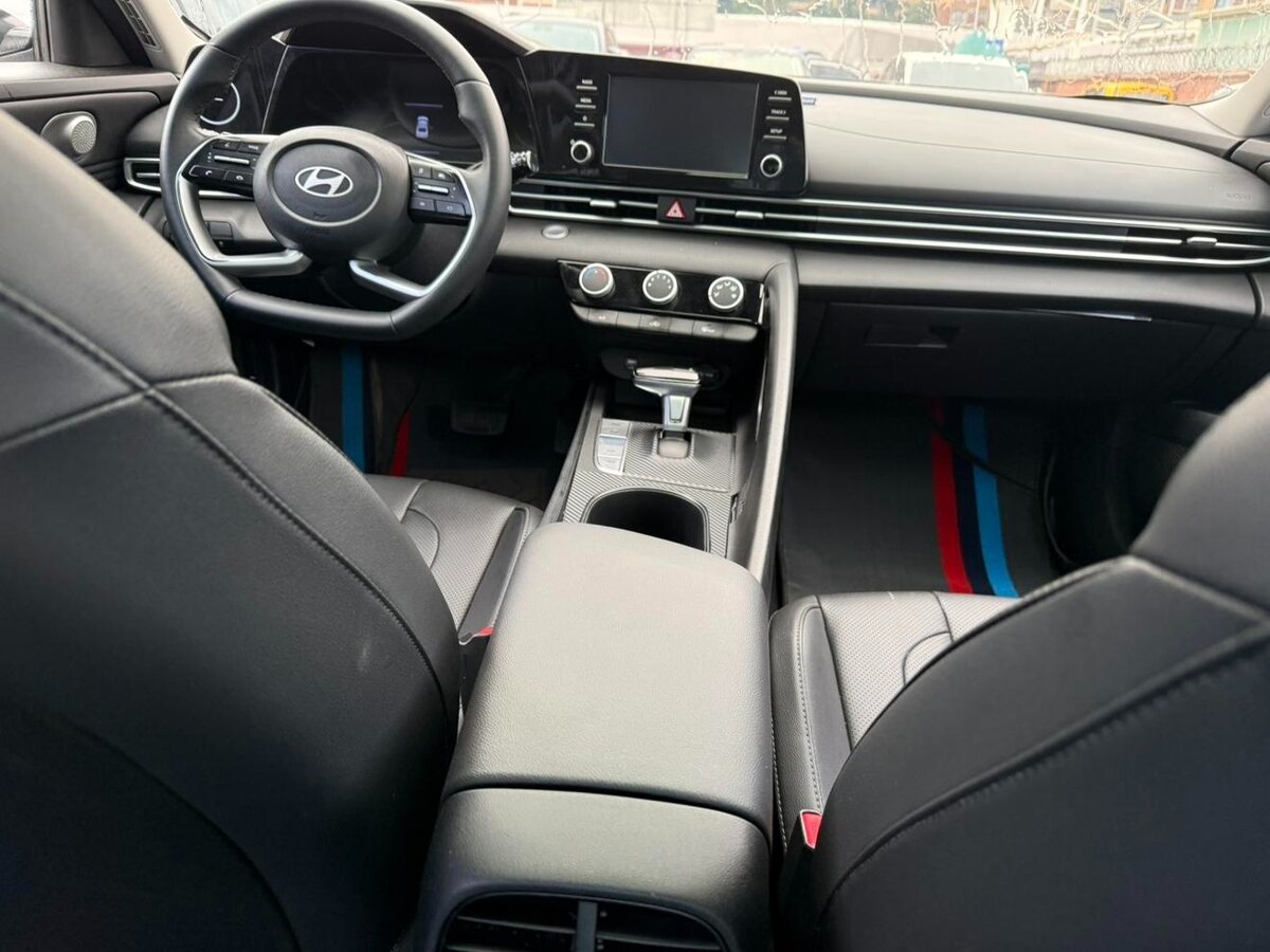 Hyundai Elantra 2022 — фото 6 из 8