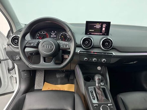 Audi Q2 2023 — фото 8 из 10