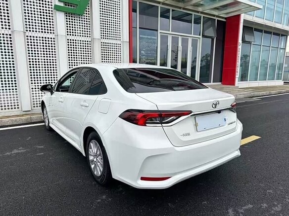 Toyota Corolla 2023 — фото 4 из 13