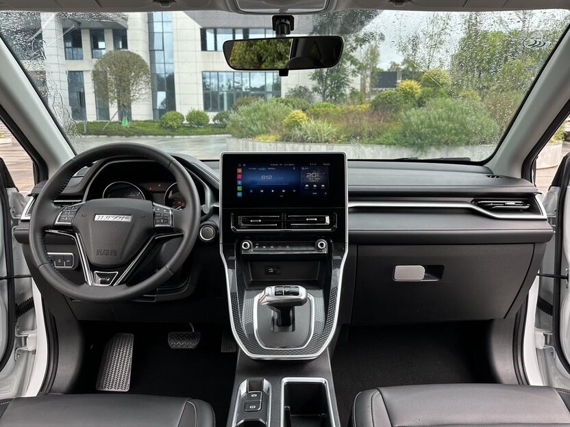 Haval M6 2023 — фото 7 из 9