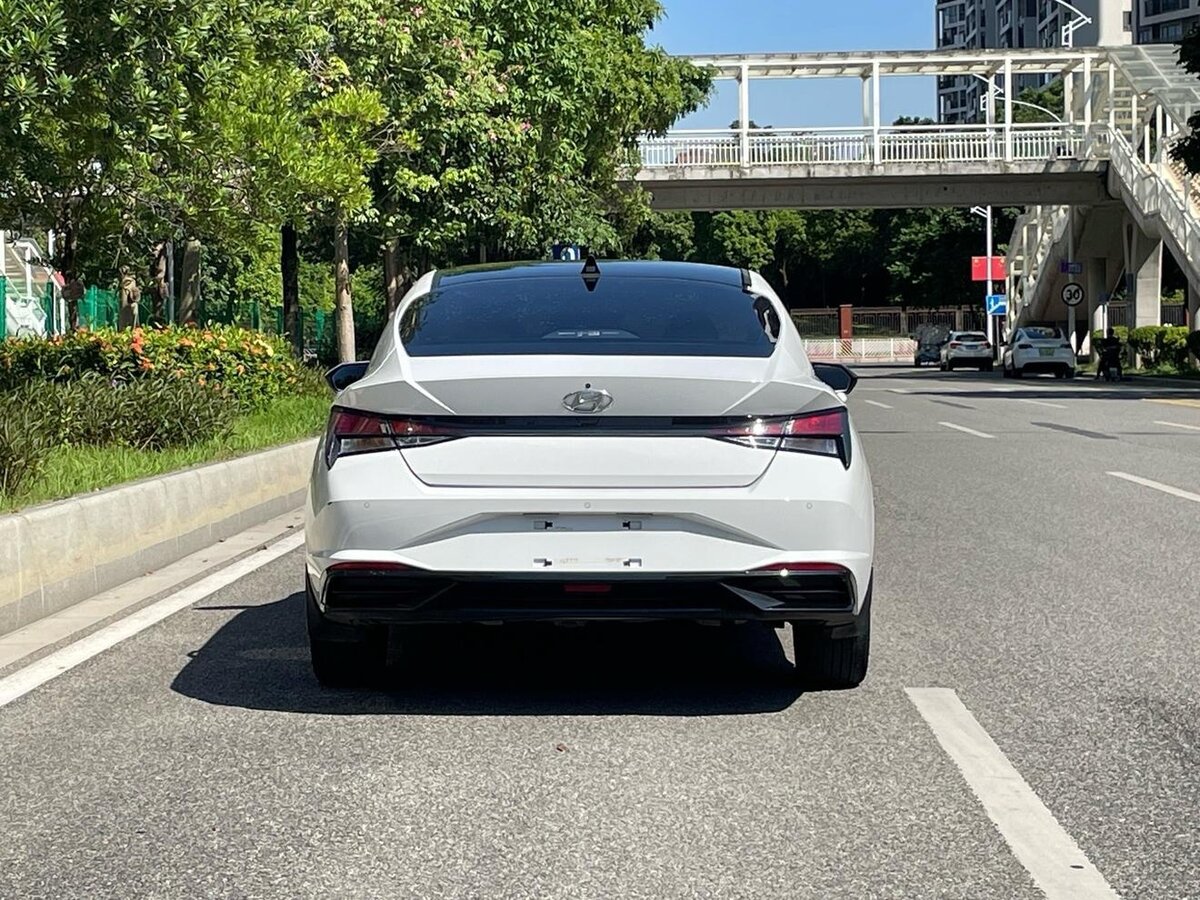 Hyundai Elantra 2022 — фото 6 из 10