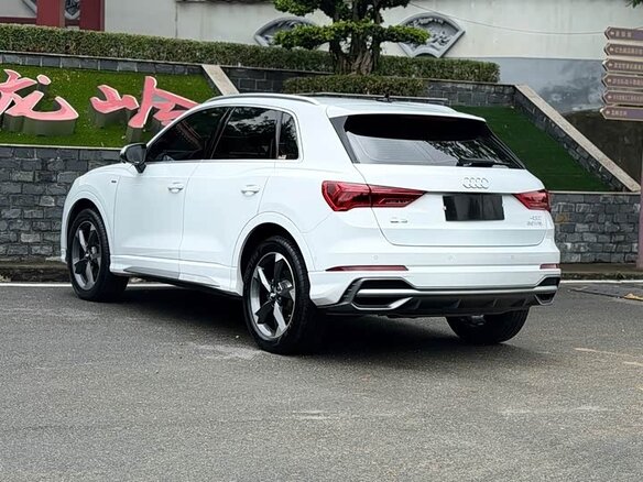 Audi Q3 2022 — фото 6 из 9