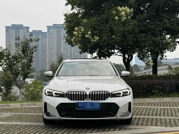 BMW 3 серии 2023 — фото 2 из 8