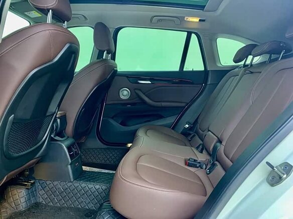 BMW X1 2022 — фото 10 из 12
