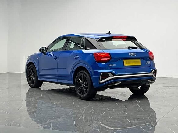 Audi Q2 2022 — фото 8 из 13